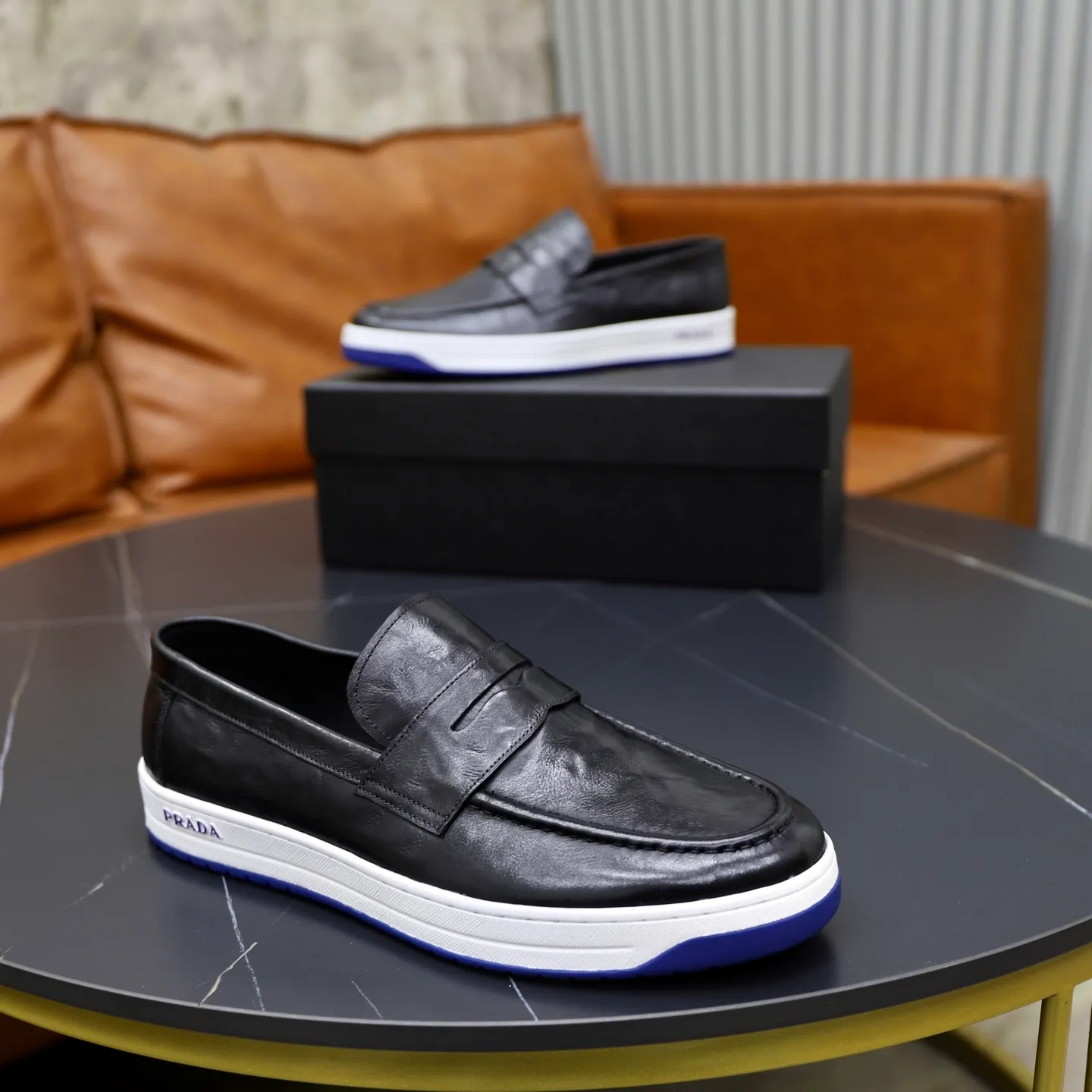 Factory price: 💰640 Prada classic men’s lace-up casual shoes | Imported cowhide upper | Upper stitching layered design, light and breathable | Soft and comfortable | Decorated with PRADA letters on the side | Distinctive sports style, showing the brand style | Lightweight concave and convex pattern rubber soles | Matched with cowhide foot pad lining | Excellent foot feel, fashionable and elegant | Size: 38-44 (45 customized)